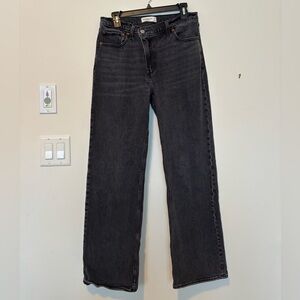 Abercrombie & Fitch The '90s Relaxed Jean High Rise in a washed black color